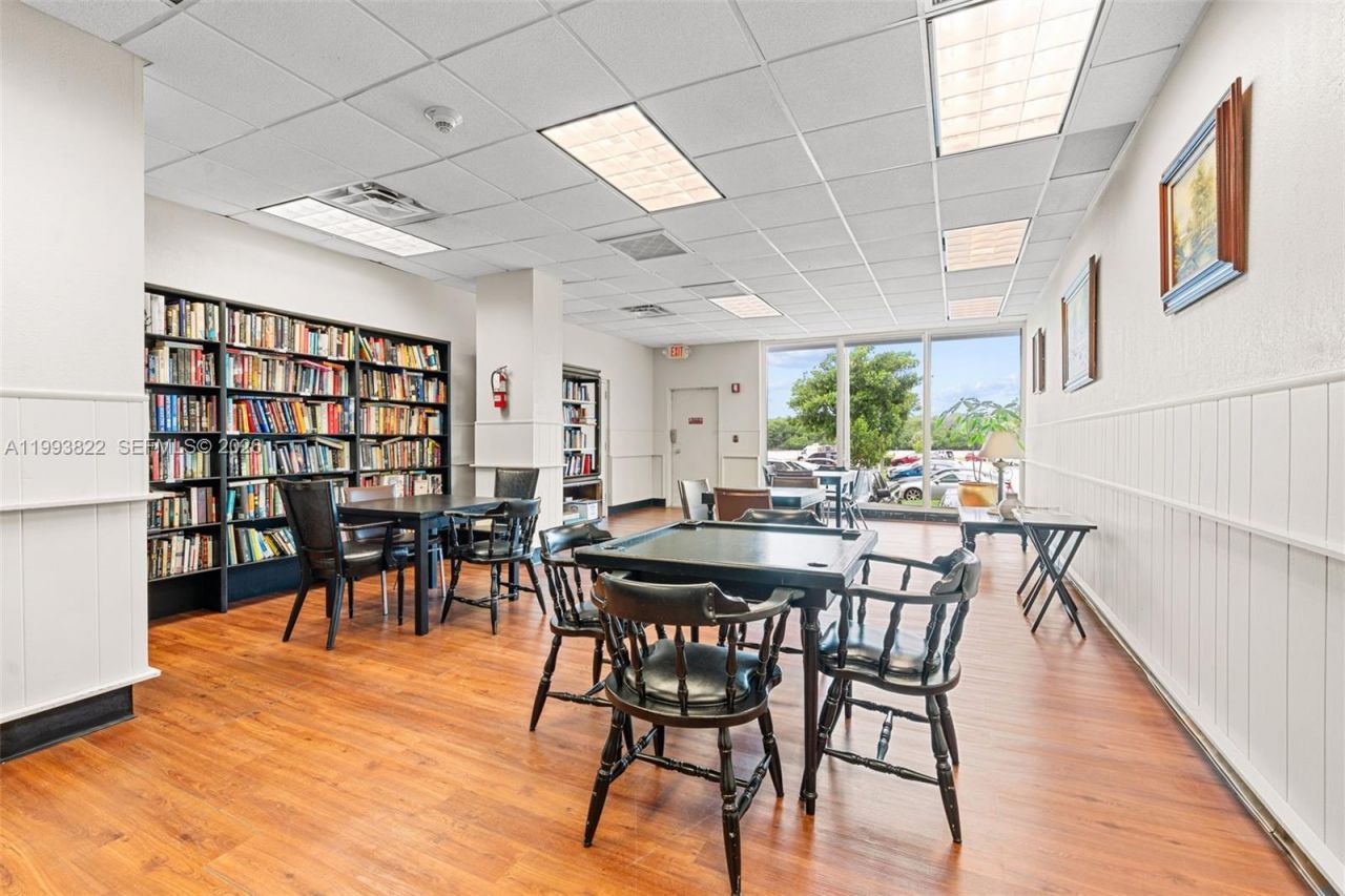 500 Bayview Dr, Unit 325, Sunny Isles Beach, FL 33160 Photo