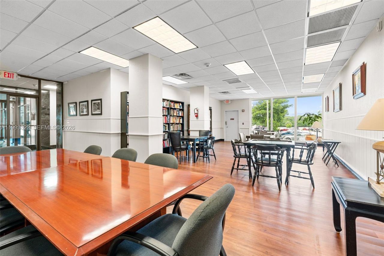 500 Bayview Dr, Unit 325, Sunny Isles Beach, FL 33160 Photo