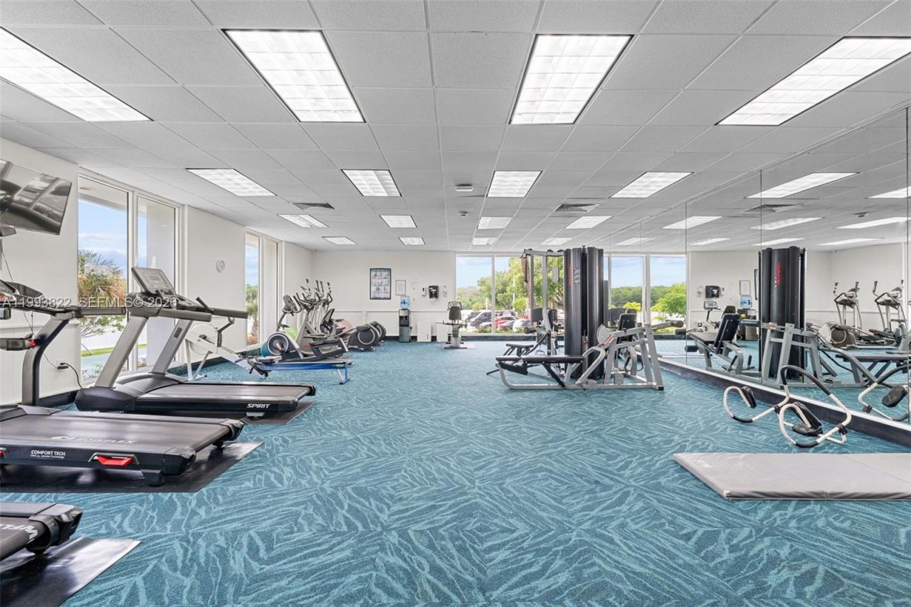 500 Bayview Dr, Unit 325, Sunny Isles Beach, FL 33160 Photo