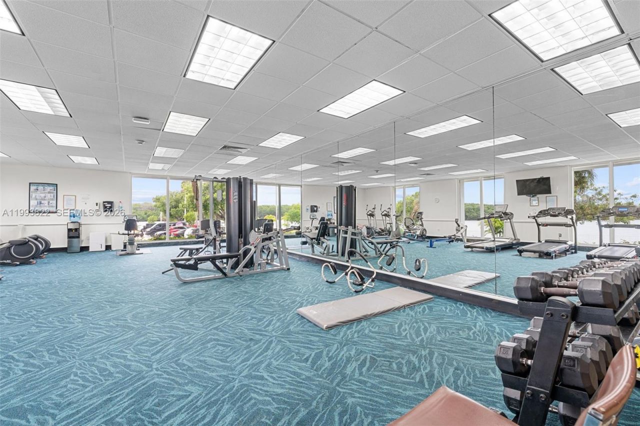500 Bayview Dr, Unit 325, Sunny Isles Beach, FL 33160 Photo