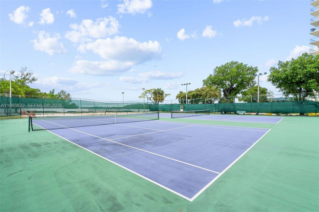 500 Bayview Dr, Unit 325, Sunny Isles Beach, FL 33160 Photo