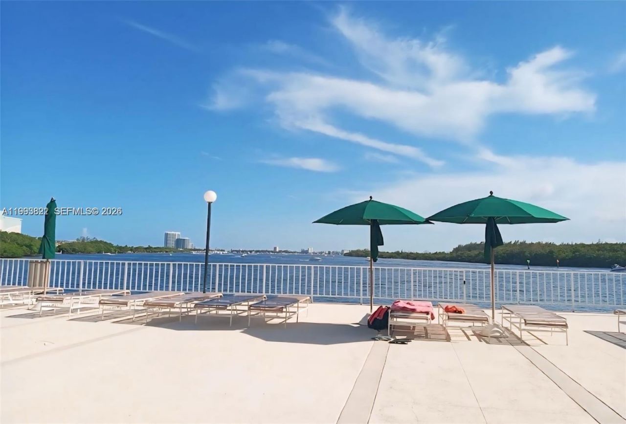 500 Bayview Dr, Unit 325, Sunny Isles Beach, FL 33160 Photo