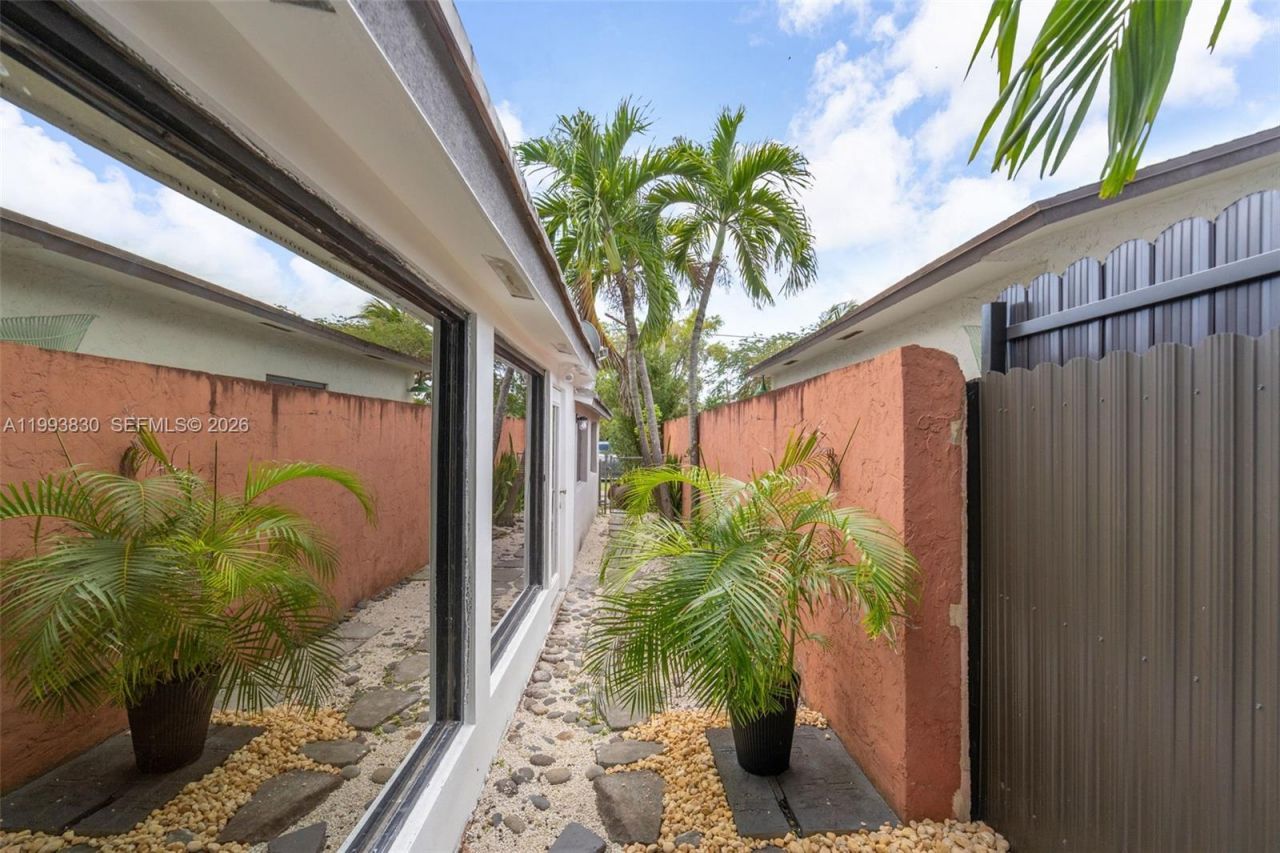 6295 SW 29th St, Unit 1, Miami, FL 33155 Photo