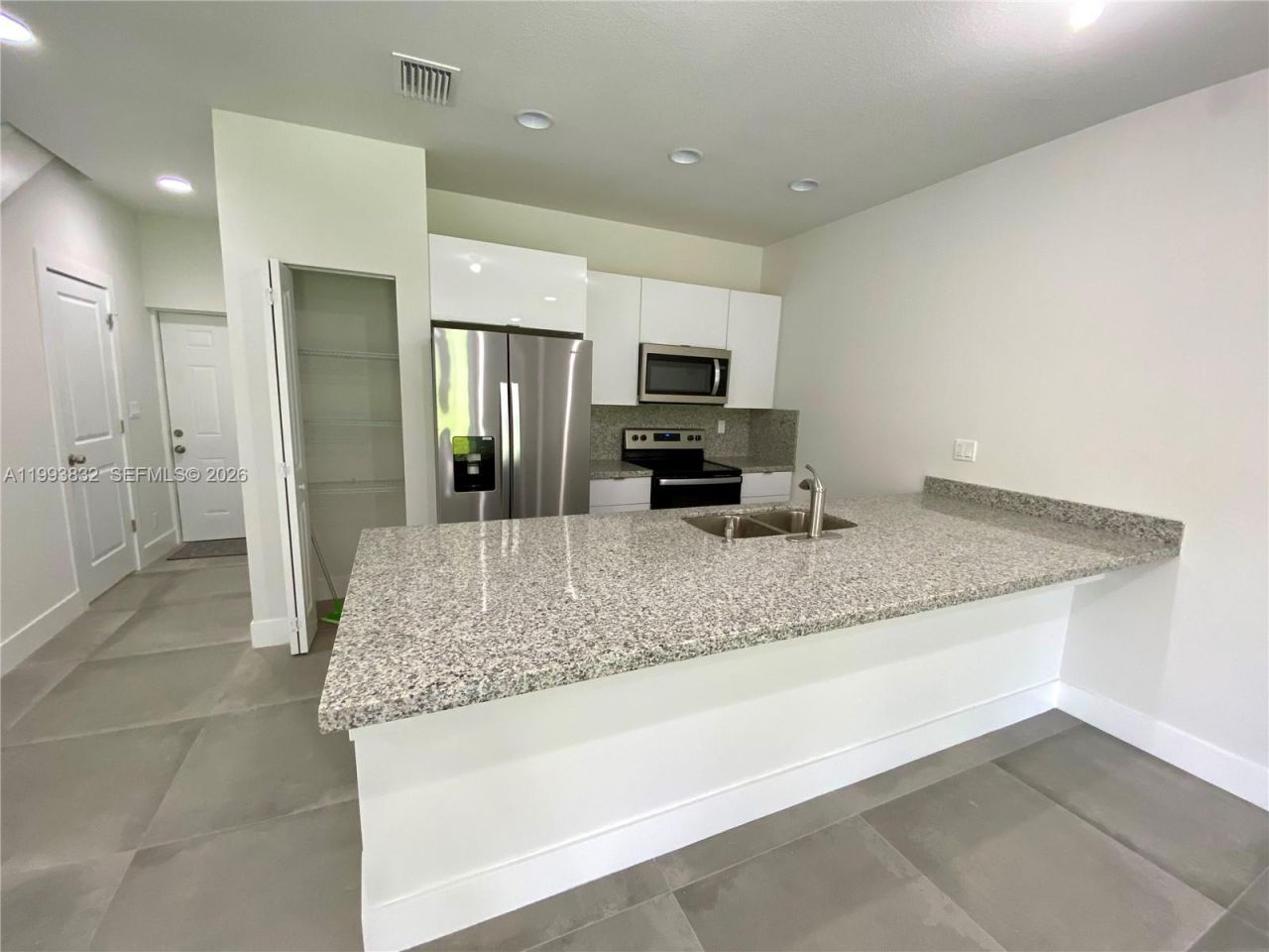 5860 Lincoln , Unit 5860, Hollywood, FL 33021 Photo