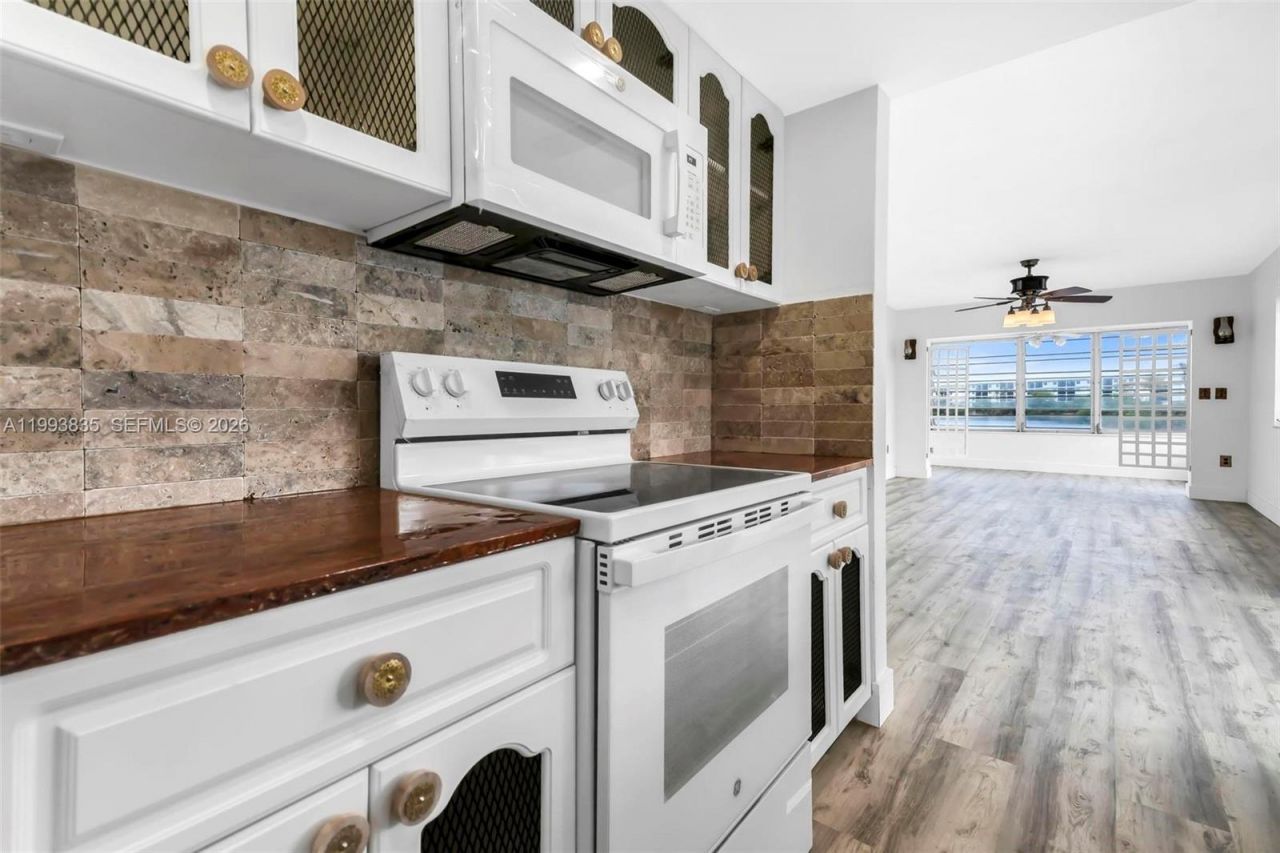 285 NE 191st St , Unit 2925, Miami, FL 33179 Photo