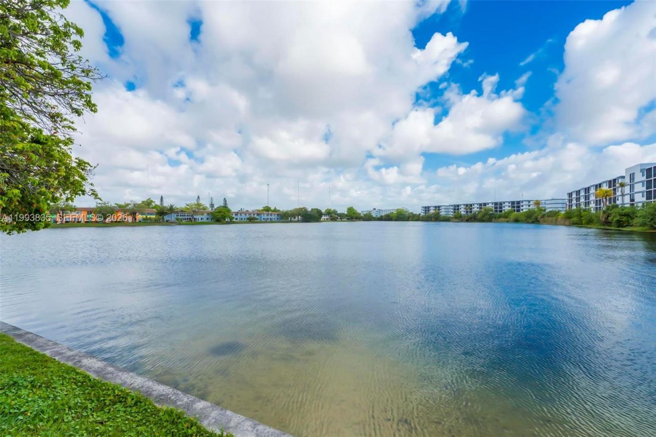 285 NE 191st St , Unit 2925, Miami, FL 33179 Photo