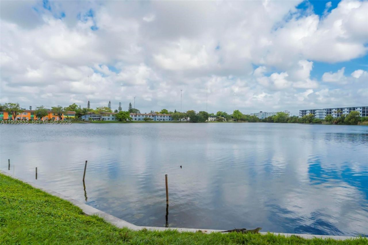 285 NE 191st St , Unit 2925, Miami, FL 33179 Photo