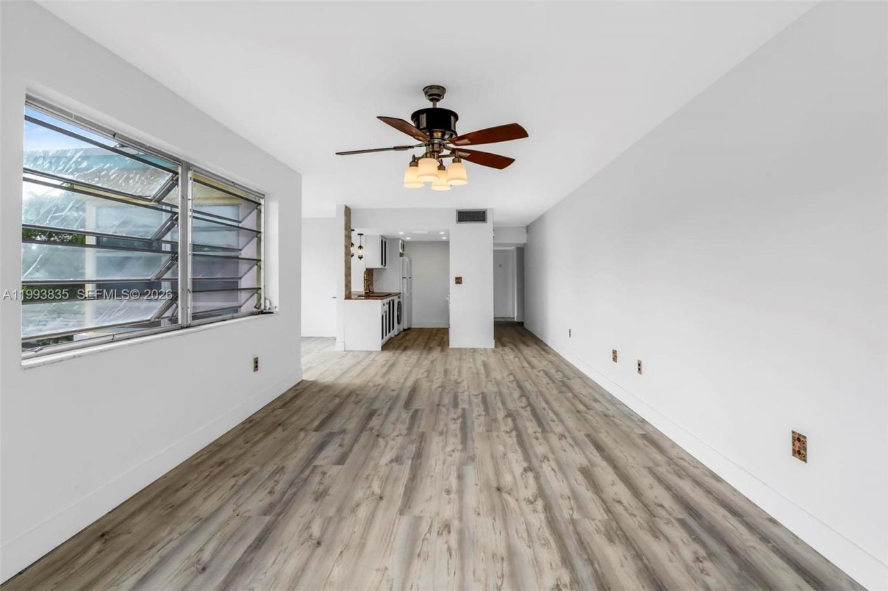 285 NE 191st St , Unit 2925, Miami, FL 33179 Photo