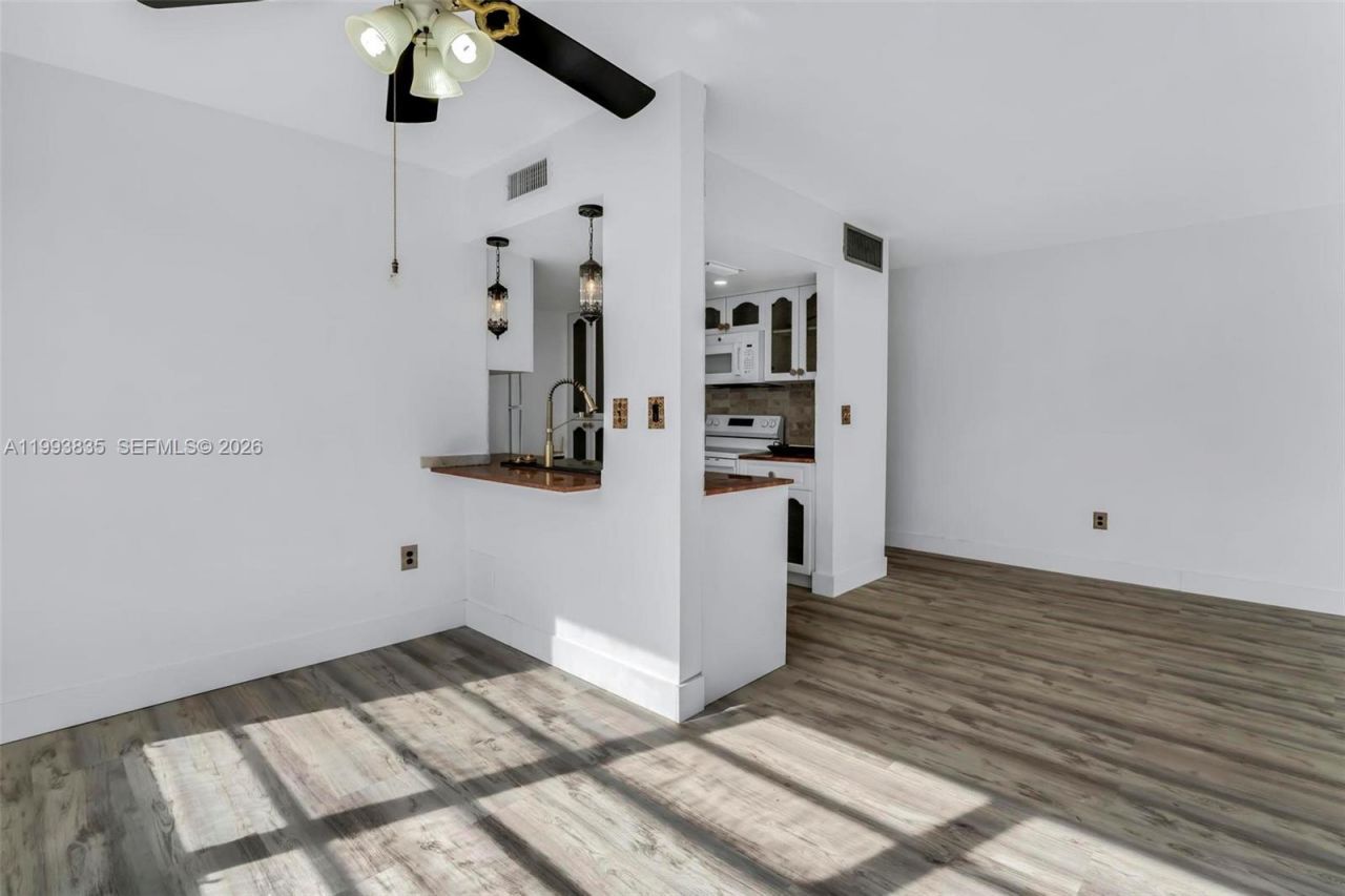 285 NE 191st St , Unit 2925, Miami, FL 33179 Photo