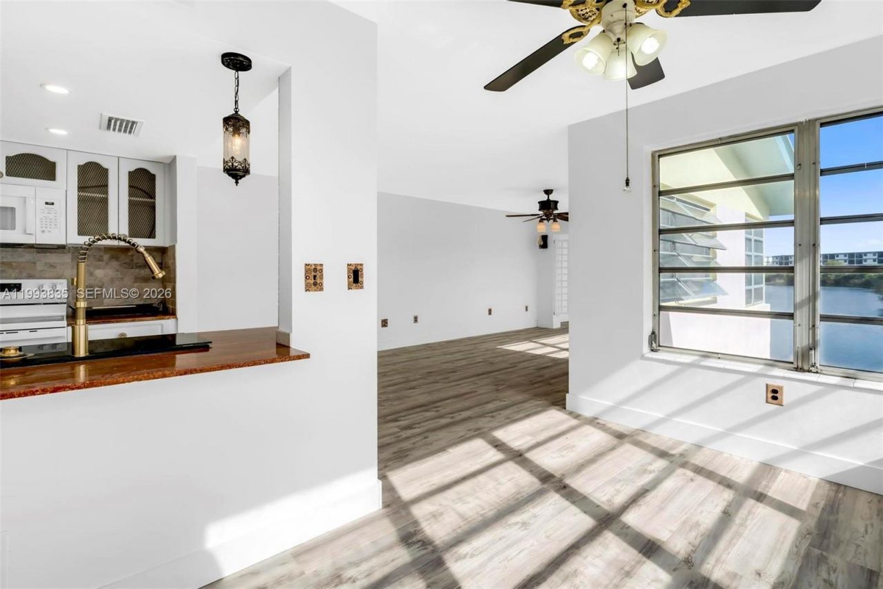 285 NE 191st St , Unit 2925, Miami, FL 33179 Photo