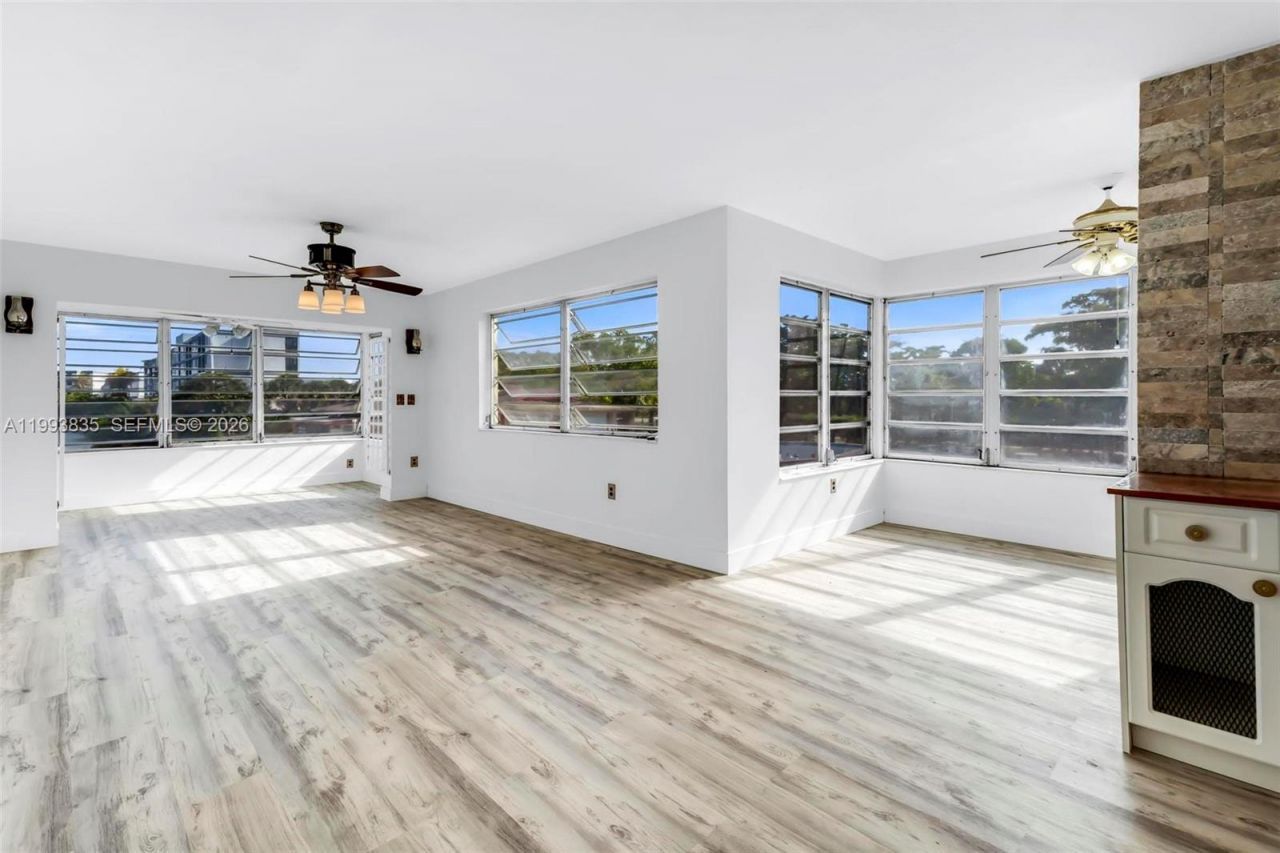 285 NE 191st St , Unit 2925, Miami, FL 33179 Photo