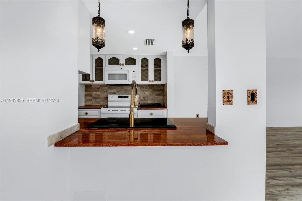 285 NE 191st St , Unit 2925, Miami, FL 33179 Photo