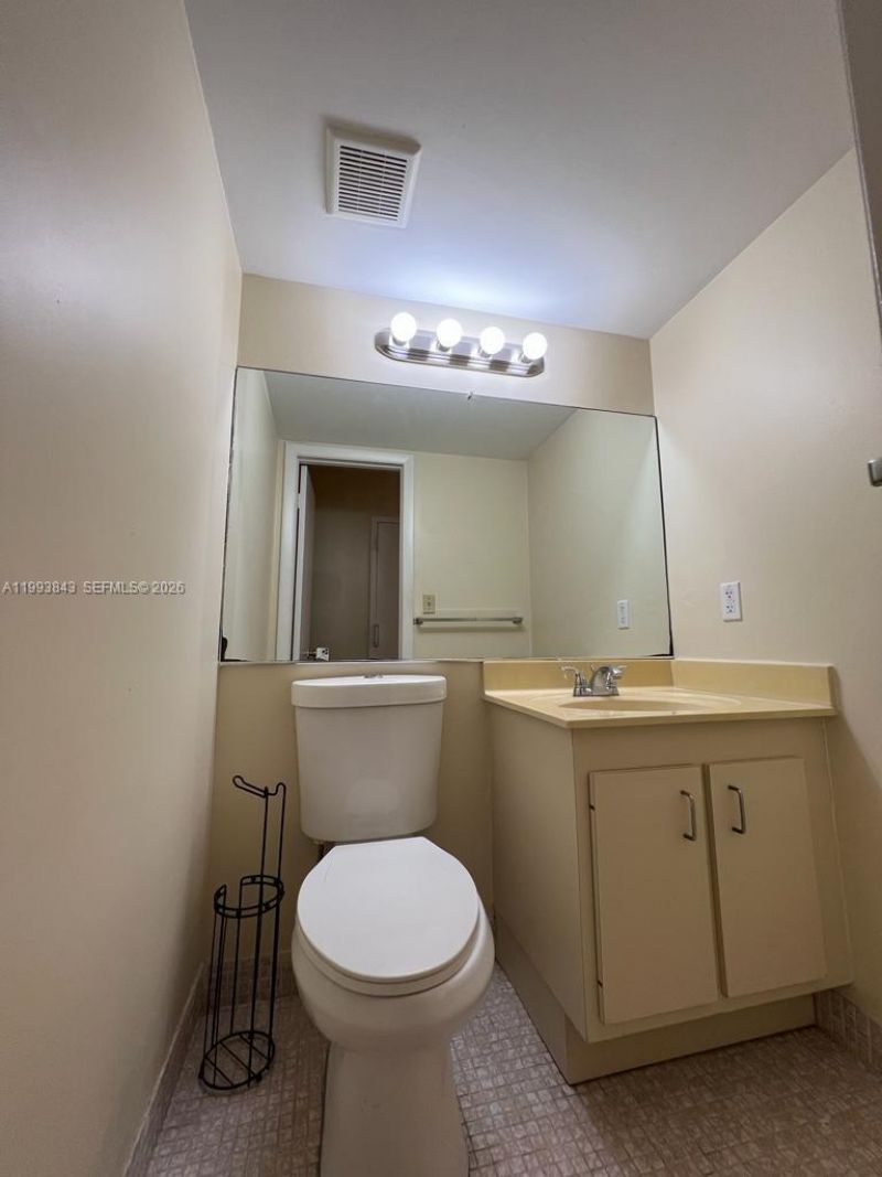 4222 Inverrary Blvd , Unit 4217, Lauderhill, FL 33319 Photo