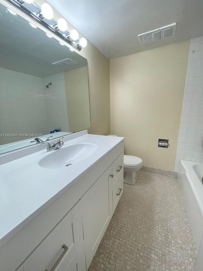 4222 Inverrary Blvd , Unit 4217, Lauderhill, FL 33319 Photo