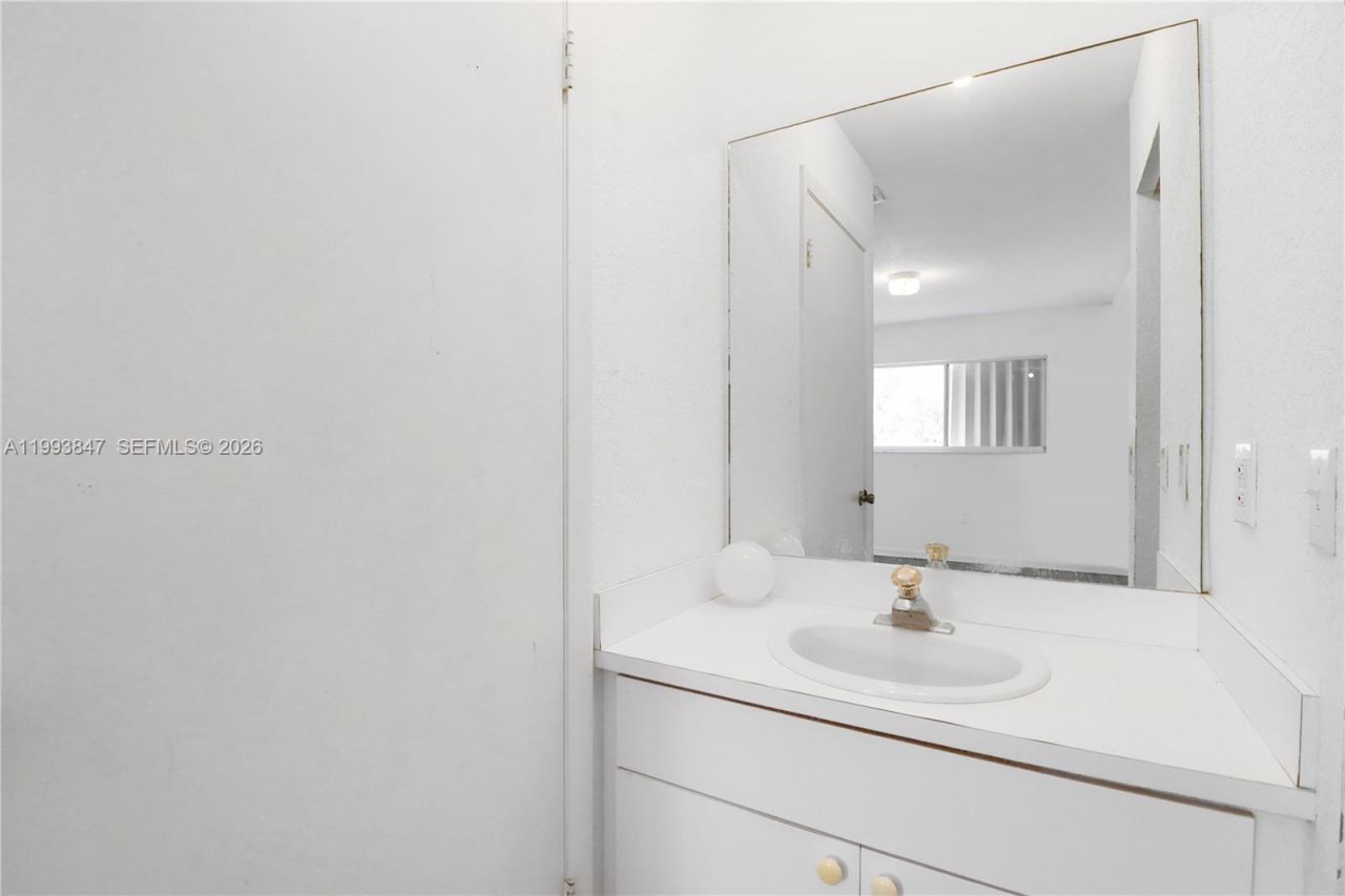 1079 SE 12th Ter, Homestead, FL 33035 Photo