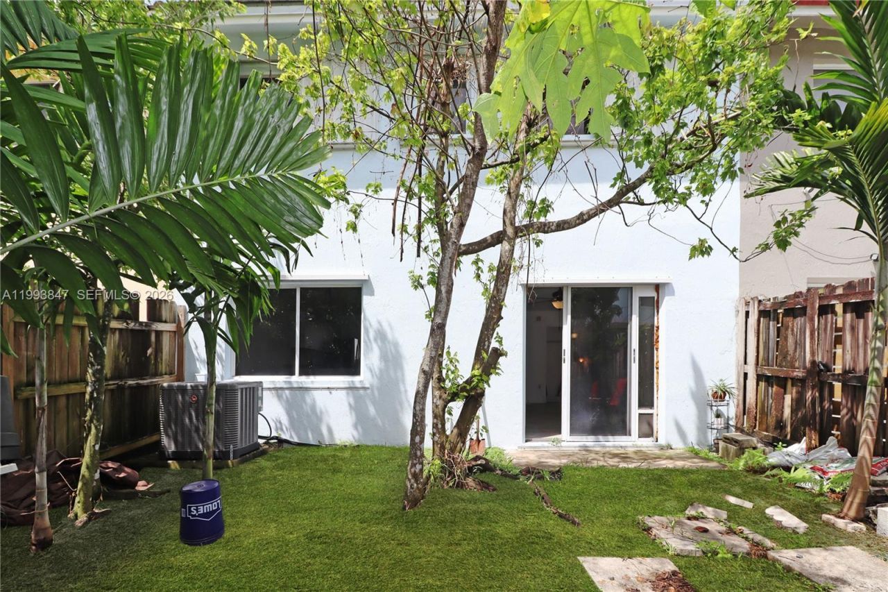 1079 SE 12th Ter, Homestead, FL 33035 Photo