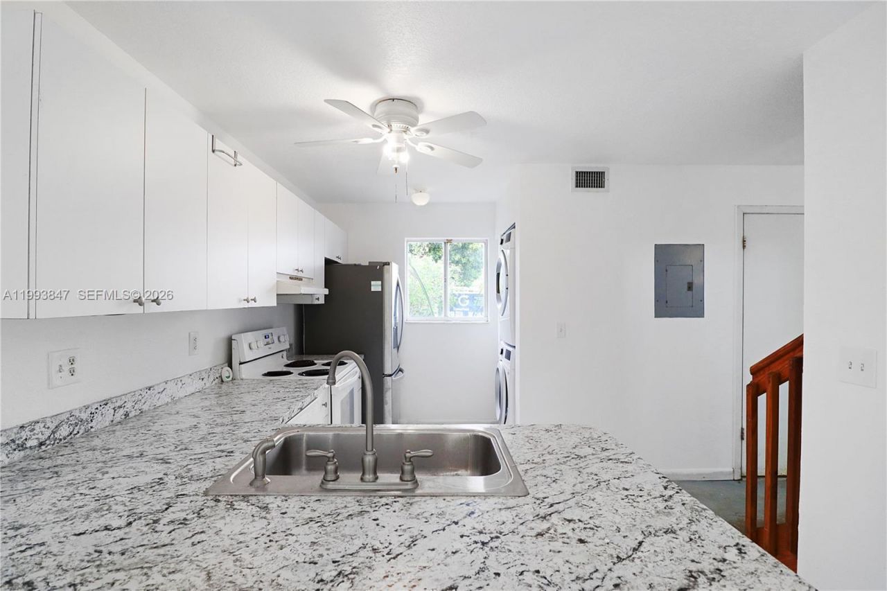 1079 SE 12th Ter, Homestead, FL 33035 Photo