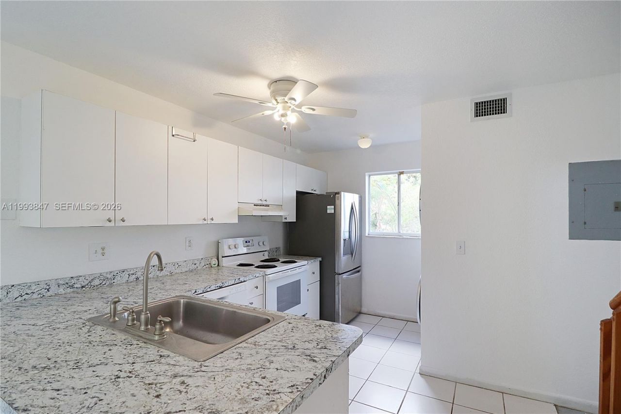 1079 SE 12th Ter, Homestead, FL 33035 Photo