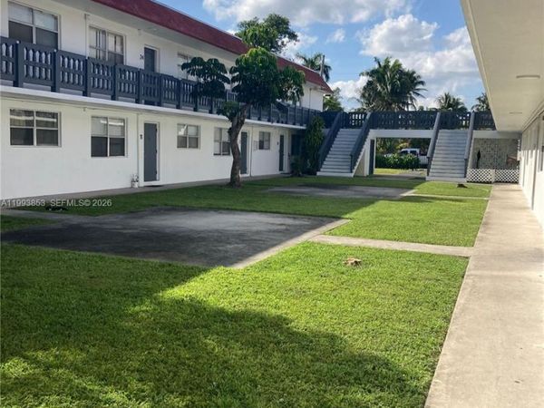 111 NW 152nd St, Unit 21, Miami, FL 33169