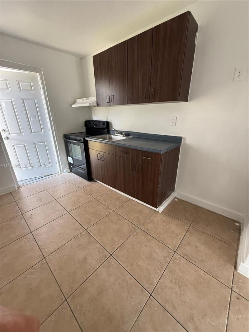 1306 NW 61st St , Unit 5, Miami, FL 33142 Photo