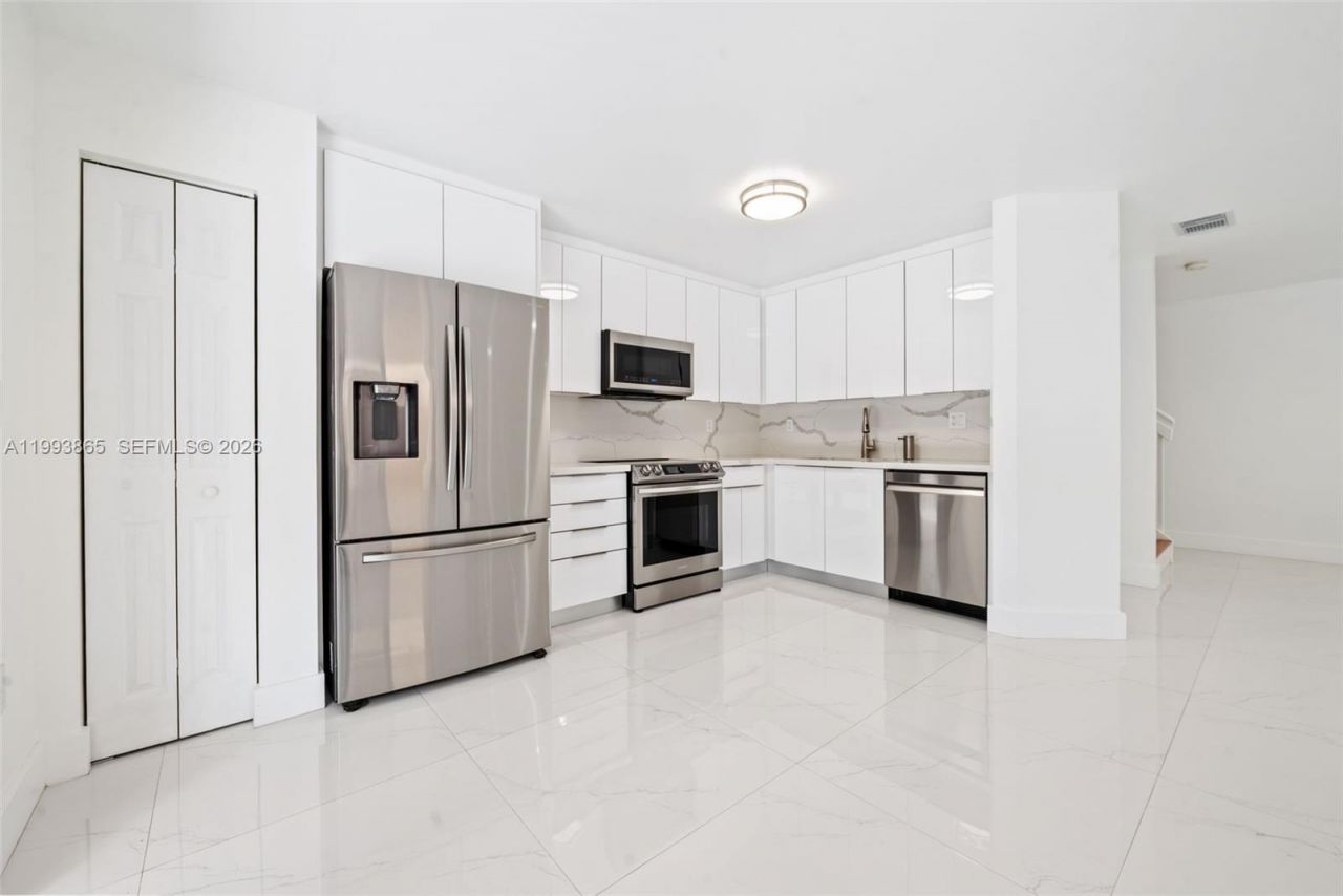 16418 SW 72nd Ter, Unit ., Miami, FL 33193 Photo