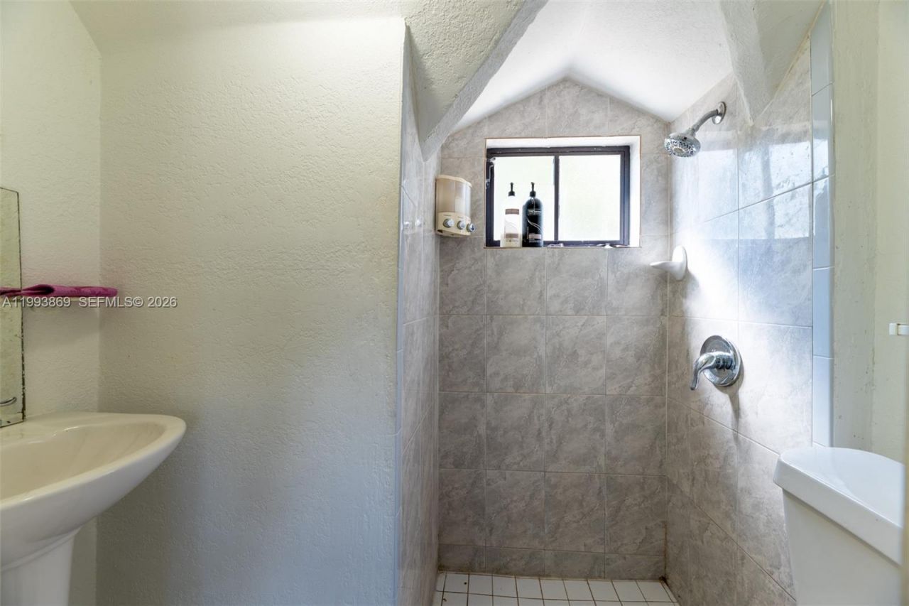 1238 NE 112th St, Unit N/A, Miami, FL 33161 Photo