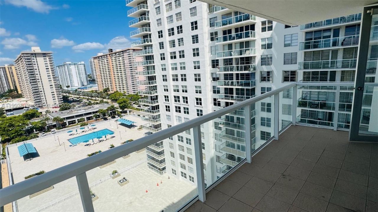 230 174th St, Unit 1518, Sunny Isles Beach, FL 33160 Photo