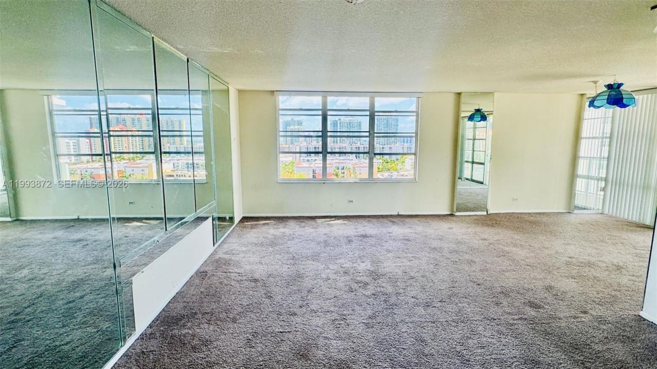 230 174th St, Unit 1518, Sunny Isles Beach, FL 33160 Photo