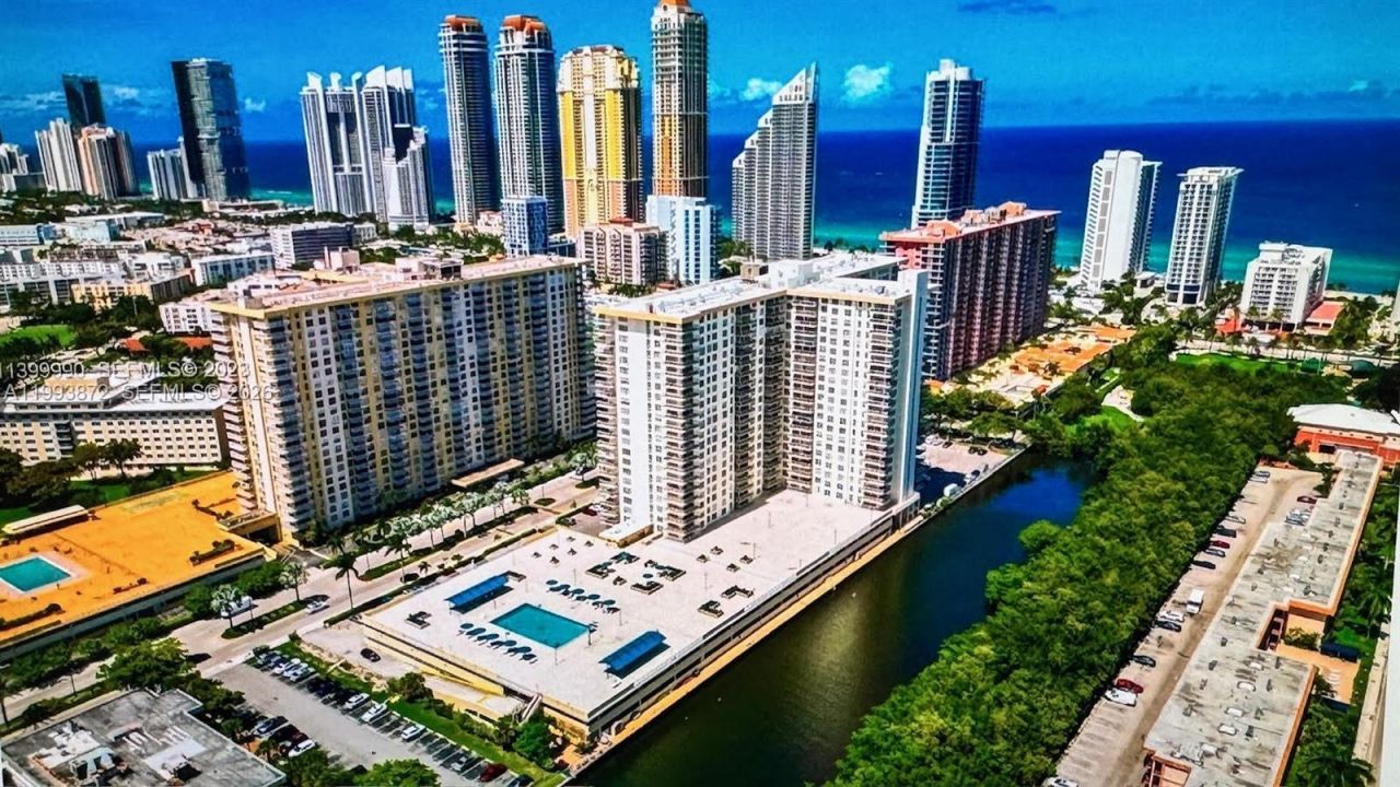230 174th St, Unit 1518, Sunny Isles Beach, FL 33160 Photo