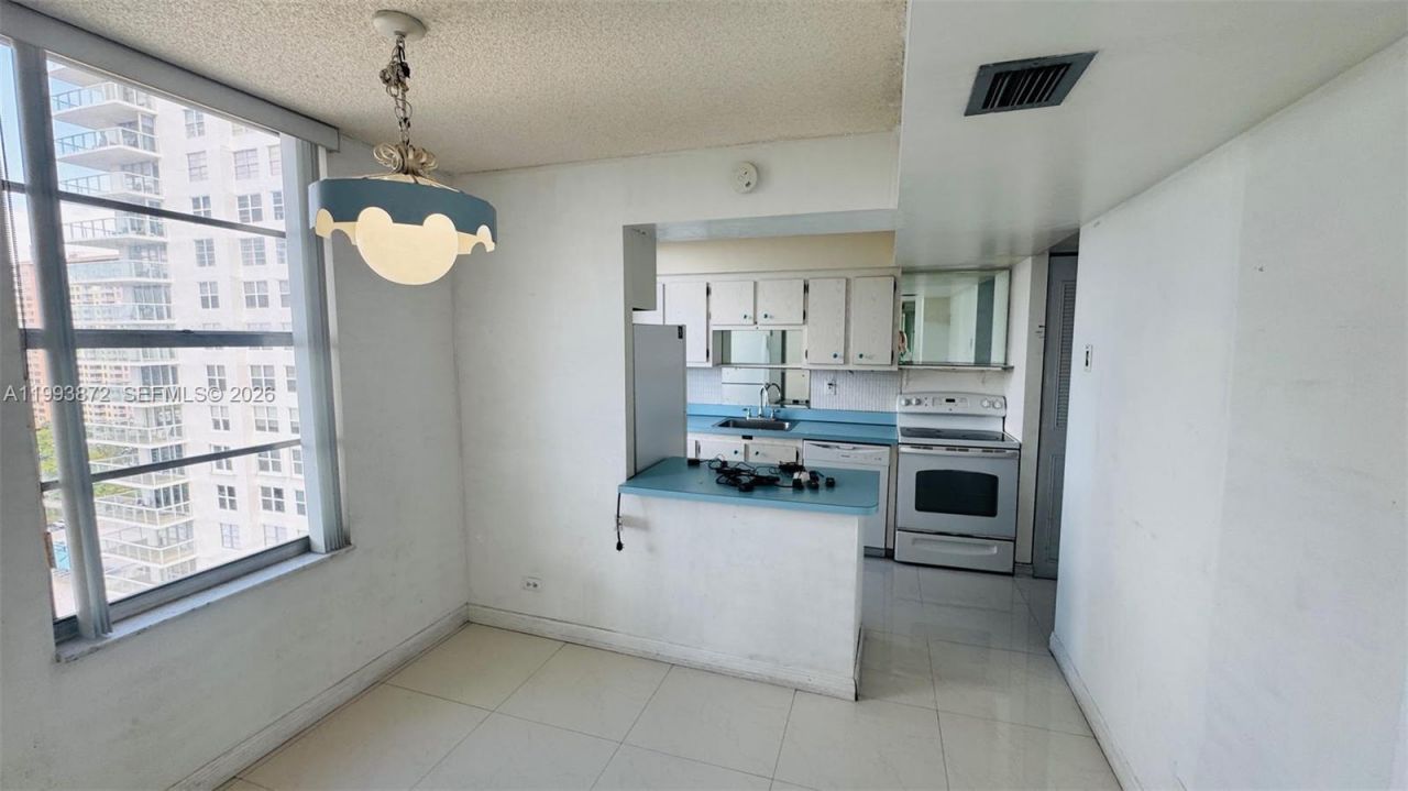 230 174th St, Unit 1518, Sunny Isles Beach, FL 33160 Photo