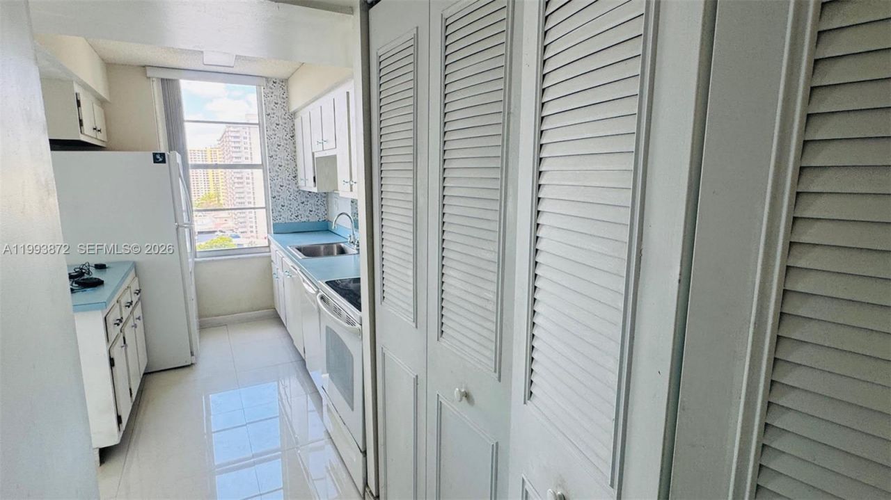 230 174th St, Unit 1518, Sunny Isles Beach, FL 33160 Photo