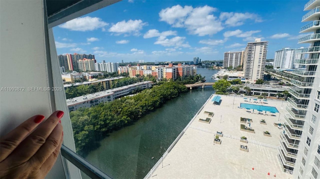 230 174th St, Unit 1518, Sunny Isles Beach, FL 33160 Photo