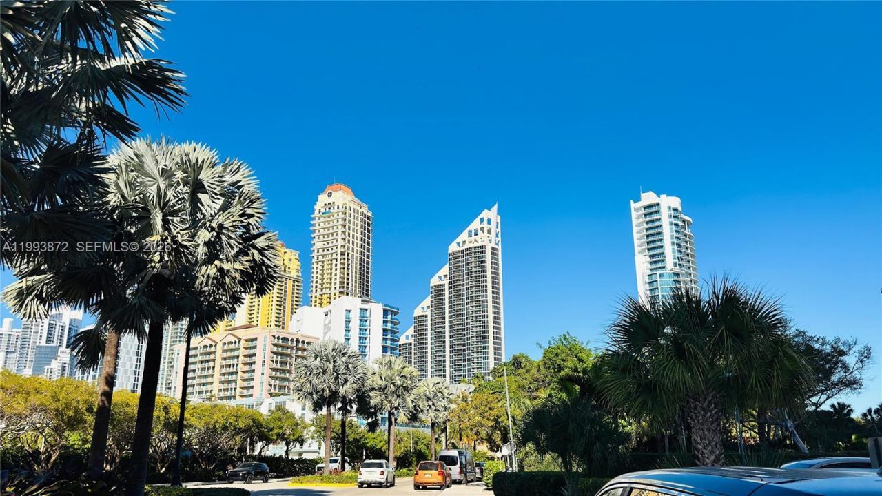 230 174th St, Unit 1518, Sunny Isles Beach, FL 33160 Photo