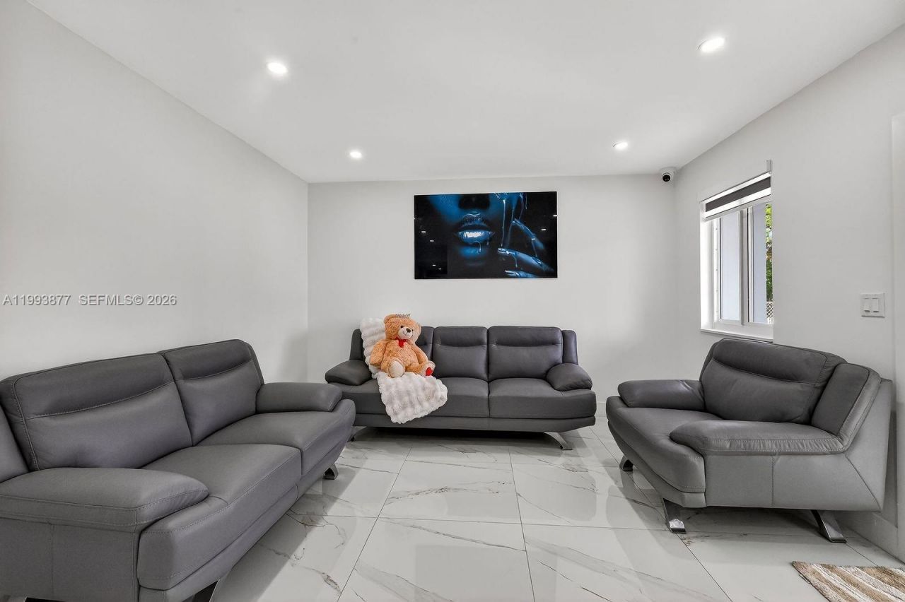 330 NW 195th Ter , Miami Gardens, FL 33169 Photo