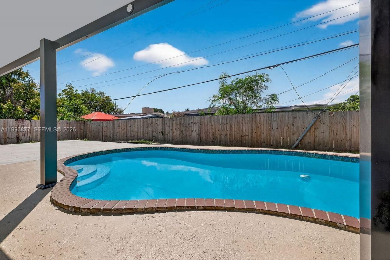 330 NW 195th Ter , Miami Gardens, FL 33169 Photo