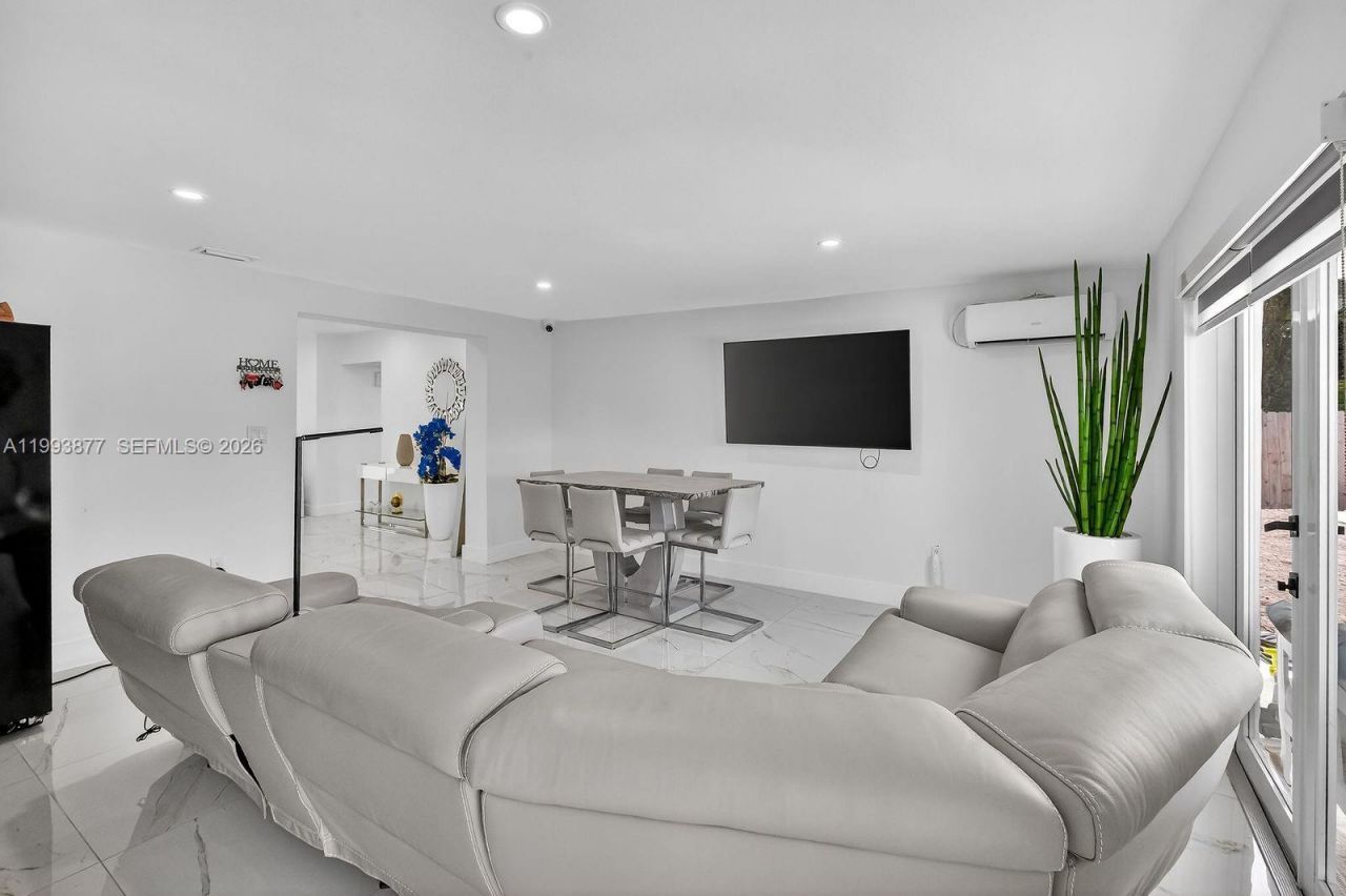 330 NW 195th Ter , Miami Gardens, FL 33169 Photo