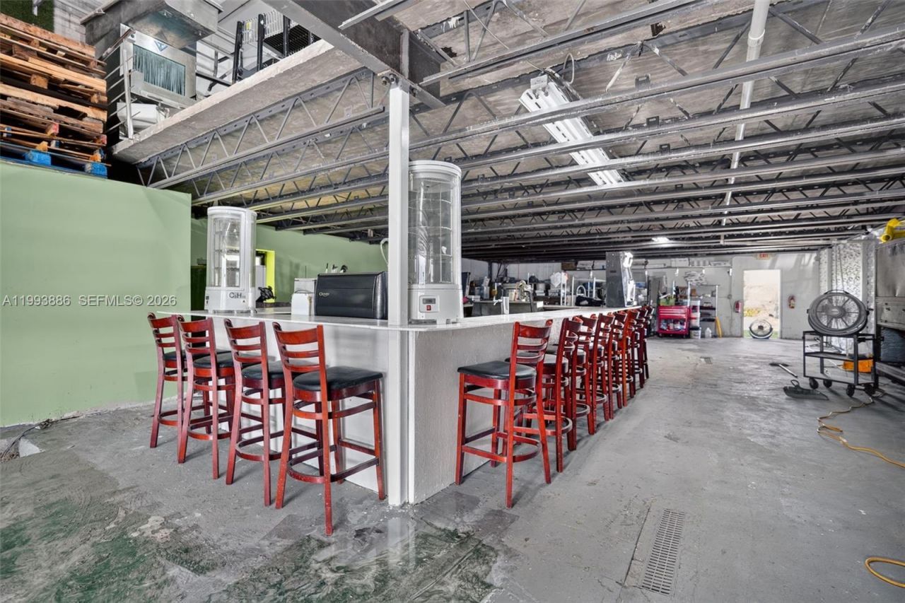 Warehouse/restaurant For Sale In Doral, Doral, FL 33166 Photo