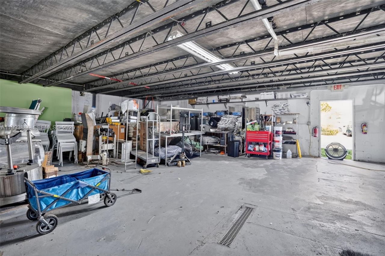 Warehouse/restaurant For Sale In Doral, Doral, FL 33166 Photo