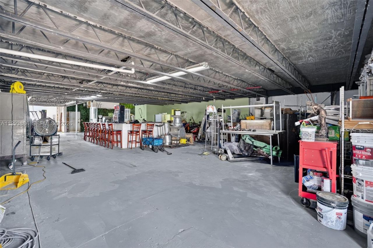 Warehouse/restaurant For Sale In Doral, Doral, FL 33166 Photo