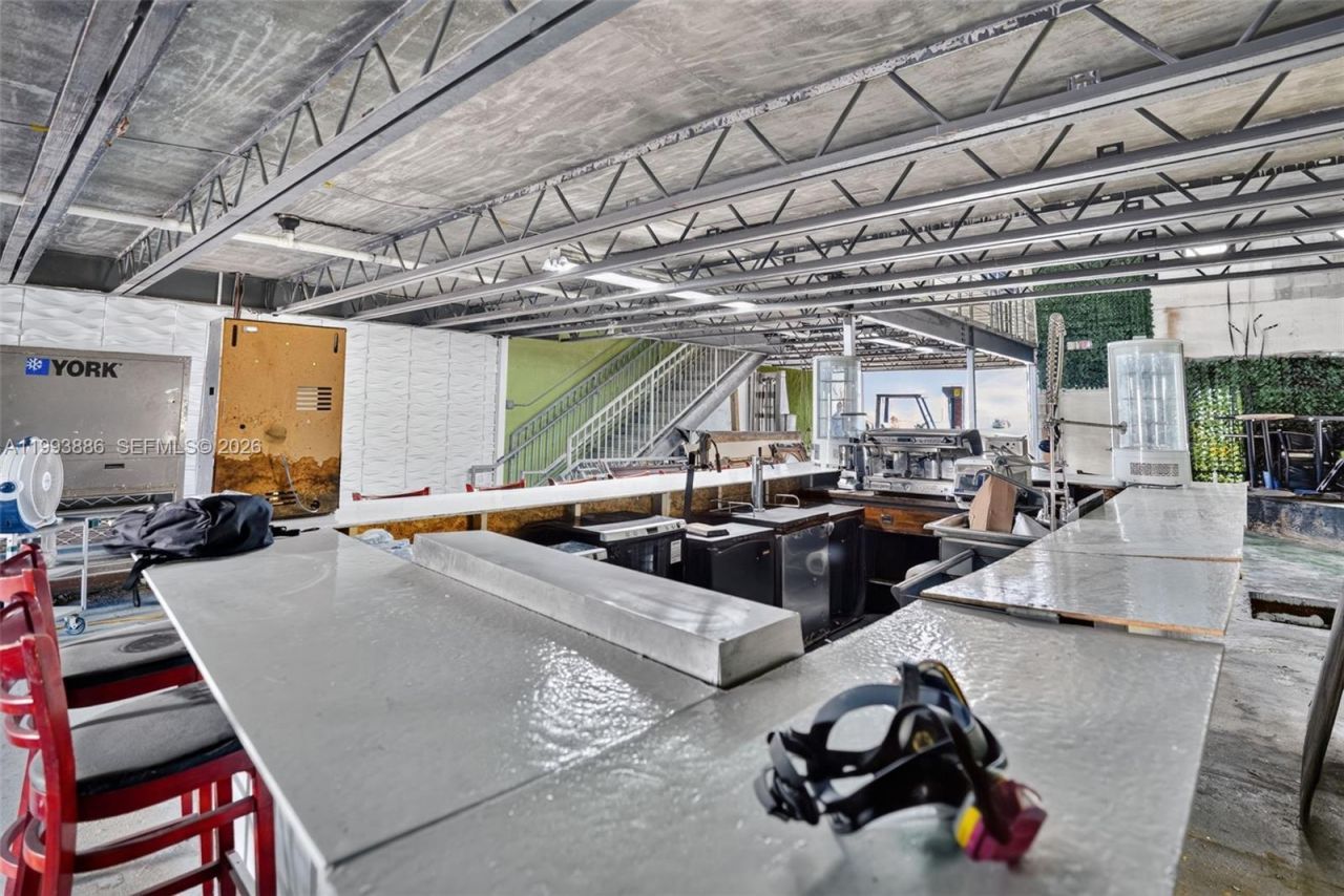 Warehouse/restaurant For Sale In Doral, Doral, FL 33166 Photo