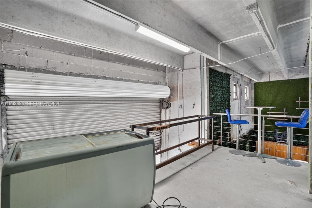 Warehouse/restaurant For Sale In Doral, Doral, FL 33166 Photo