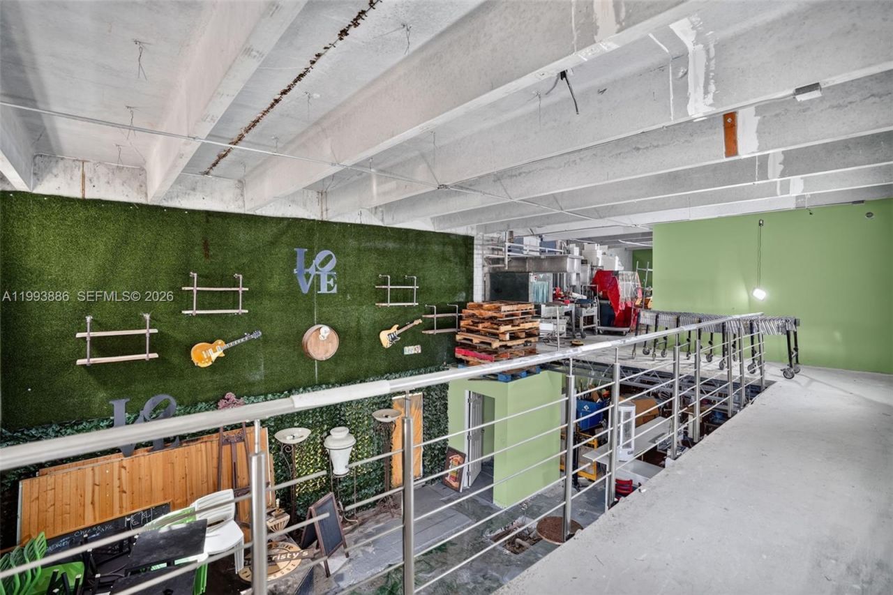 Warehouse/restaurant For Sale In Doral, Doral, FL 33166 Photo
