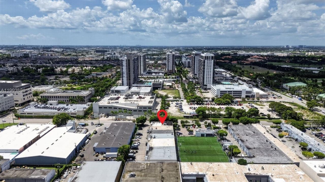 Warehouse/restaurant For Sale In Doral, Doral, FL 33166 Photo