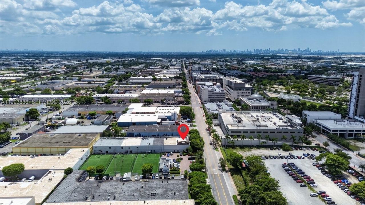 Warehouse/restaurant For Sale In Doral, Doral, FL 33166 Photo