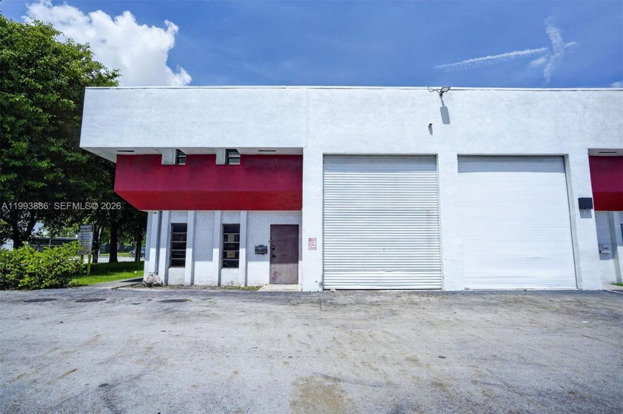 Warehouse/restaurant For Sale In Doral, Doral, FL 33166 Photo
