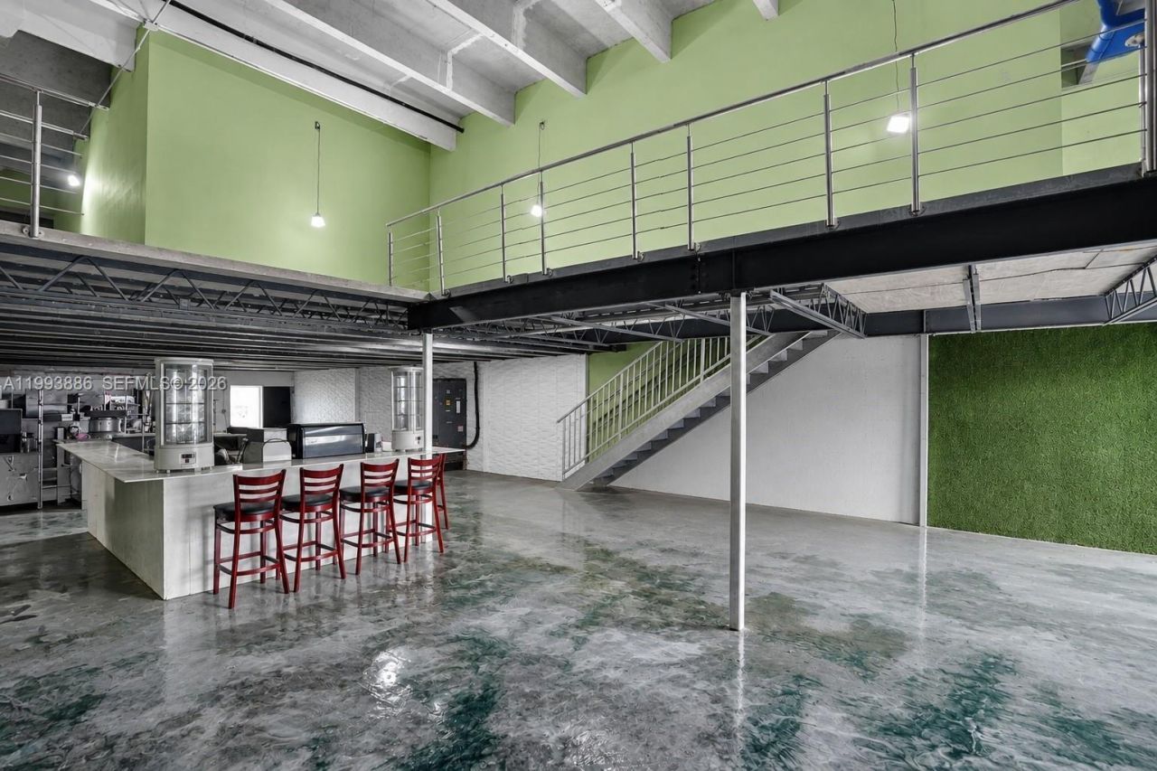 Warehouse/restaurant For Sale In Doral, Doral, FL 33166 Photo
