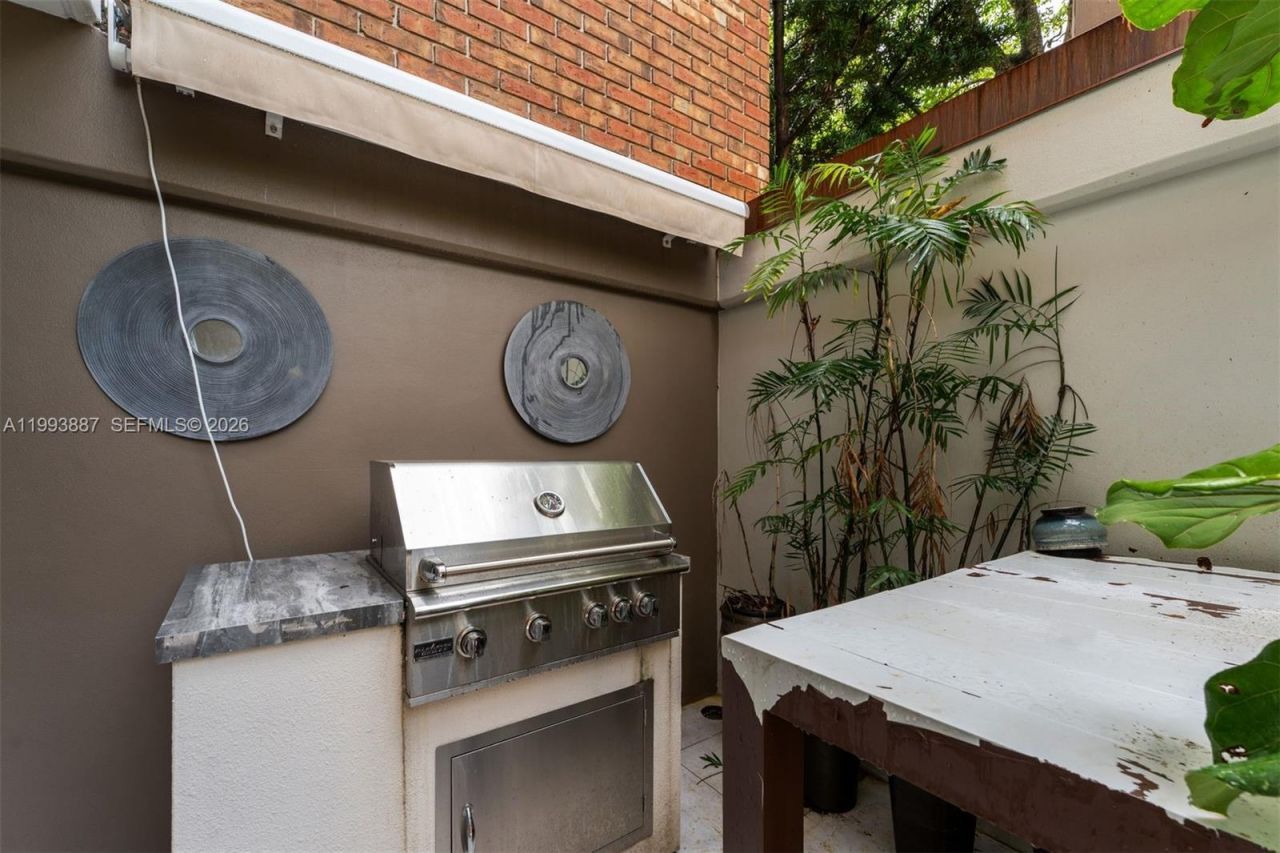 1524 NE Quayside Ter , Unit A4, Miami, FL 33138 Photo