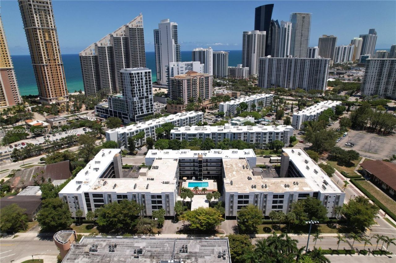 201 178th Dr , Unit 415, Sunny Isles Beach, FL 33160 Photo