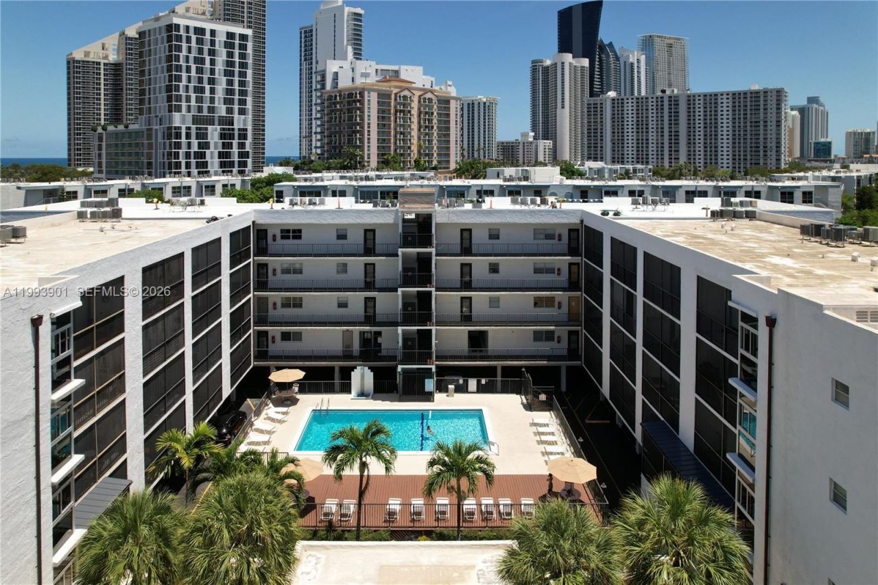 201 178th Dr, Unit 415, Sunny Isles Beach, FL 33160 Photo