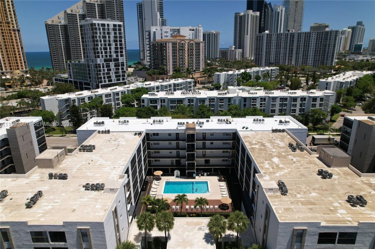 201 178th Dr, Unit 415, Sunny Isles Beach, FL 33160 Photo